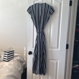 Great versatile dress from Aritzia by Wilfred Free size: XS
Only worn once